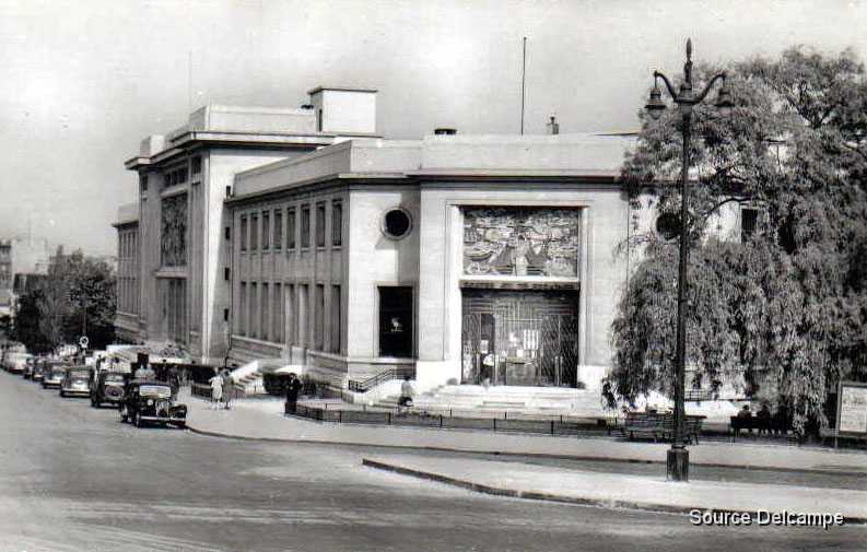 92 Puteaux Hotel e Ville et la Poste.jpg